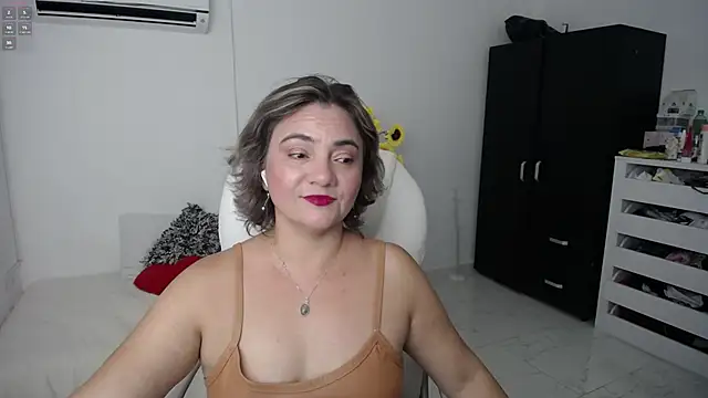 Snapshot of Chiraz_hasnaa chatting on 4, 3, 2025 Chiraz hasnaa online show from 4, 3, 2025