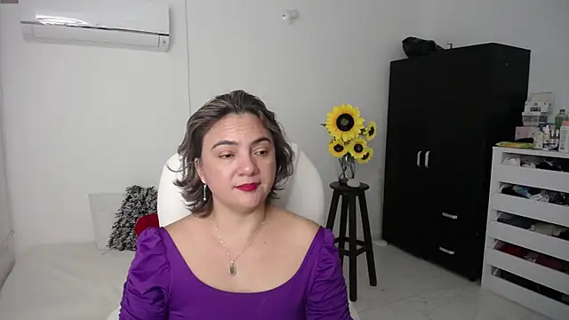 Snapshot of Chiraz_hasnaa chatting on 7, 3, 2025 Chiraz hasnaa online show from 7, 3, 2025