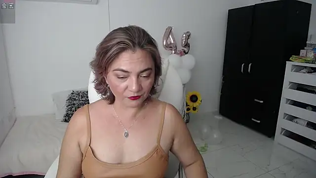 Snapshot of Chiraz_hasnaa chatting on 17, 1, 2025 Chiraz hasnaa online show from 17, 1, 2025