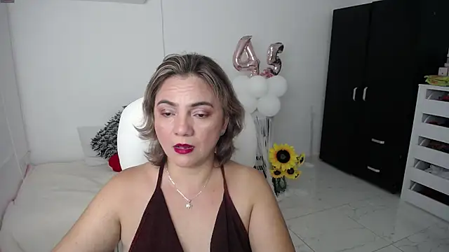 Snapshot of Chiraz_hasnaa chatting on 27, 1, 2025 Chiraz hasnaa online show from 27, 1, 2025
