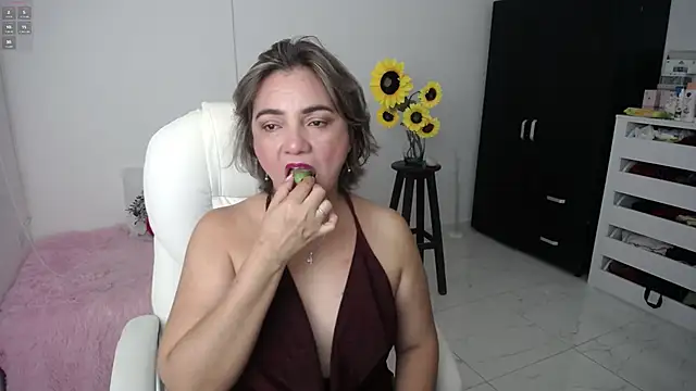 Snapshot of Chiraz_hasnaa chatting on 19, 2, 2025 Chiraz hasnaa online show from 19, 2, 2025