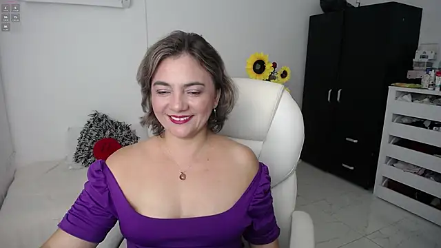 Snapshot of Chiraz_hasnaa chatting on 11, 3, 2025 Chiraz hasnaa online show from 11, 3, 2025