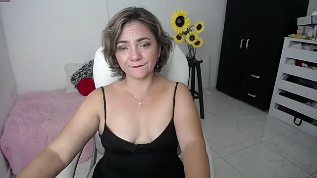 Snapshot of Chiraz_hasnaa chatting on 22, 2, 2025 Chiraz hasnaa online show from 22, 2, 2025