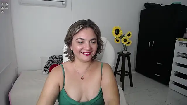 Snapshot of Chiraz_hasnaa chatting on 15, 3, 2025 Chiraz hasnaa online show from 15, 3, 2025