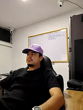 Snapshot of Doddis__club chatting on 2, 12, 2025 Doddis club online show from 2, 12, 2025