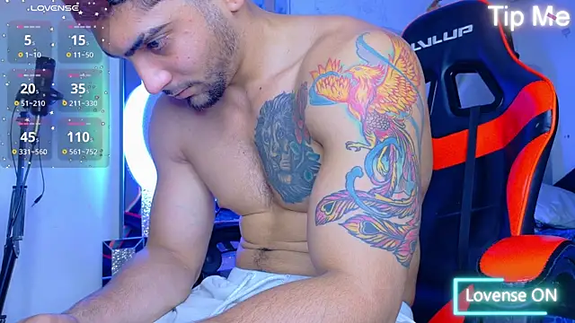 Snapshot of Rich_boy01 chatting on 13, 11, 2025 Rich boy01 online show from 13, 11, 2025