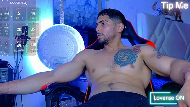 Snapshot of Rich_boy01 chatting on 16, 11, 2025 Rich boy01 online show from 16, 11, 2025