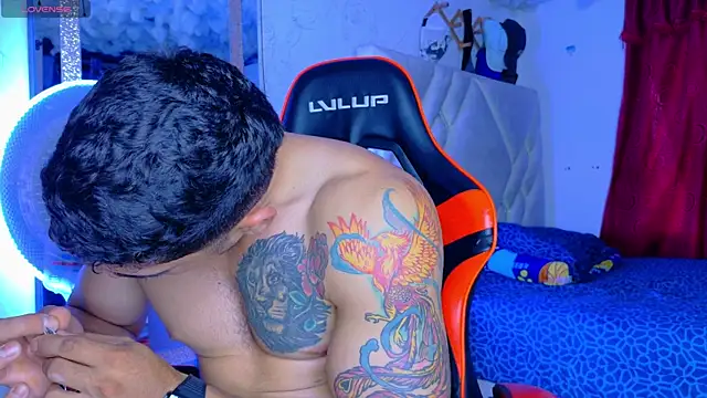 Snapshot of Rich_boy01 chatting on 30, 10, 2025 Rich boy01 online show from 30, 10, 2025