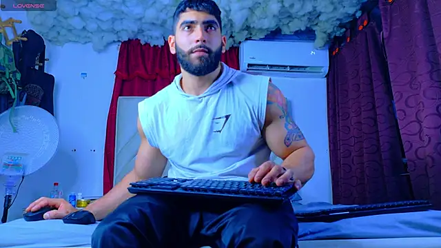 Rich boy01 online show from 27, 5, 2026
