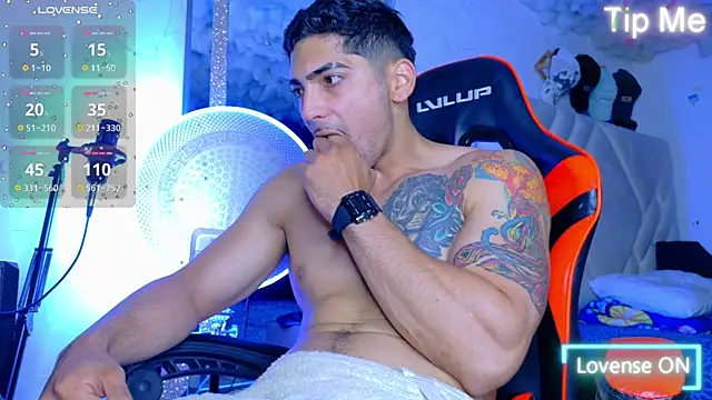 Snapshot of Rich_boy01 chatting on 11, 10, 2025 Rich boy01 online show from 11, 10, 2025