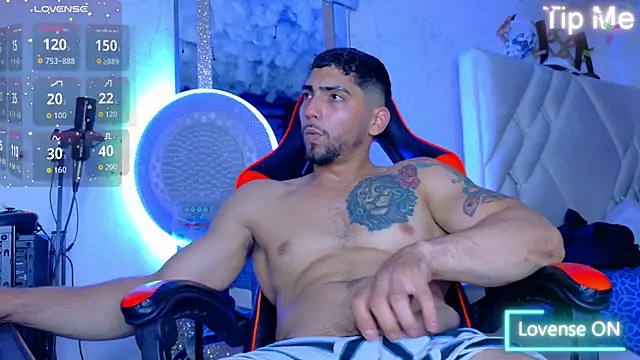 Snapshot of Rich_boy01 chatting on 17, 11, 2025 Rich boy01 online show from 17, 11, 2025