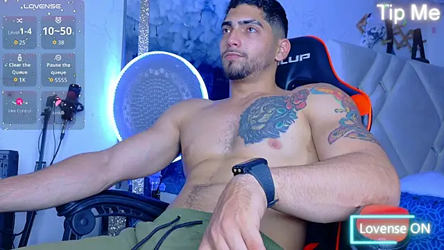 Snapshot of Rich_boy01 chatting on 11, 11, 2025 Rich boy01 online show from 11, 11, 2025