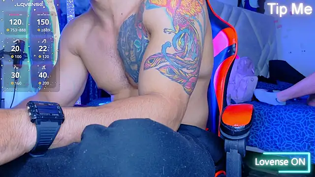 Snapshot of Rich_boy01 chatting on 28, 10, 2025 Rich boy01 online show from 28, 10, 2025