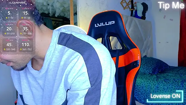 Snapshot of Rich_boy01 chatting on 28, 10, 2025 Rich boy01 online show from 28, 10, 2025