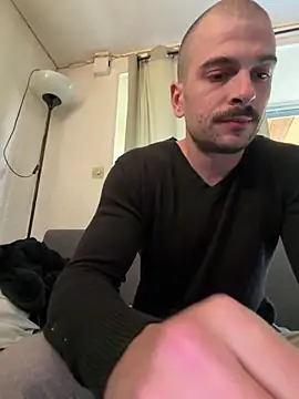 Snapshot of Greyoff chatting on 20, 5, 2026 Greyoff online show from 20, 5, 2026