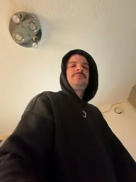 Snapshot of Greyoff chatting on 19, 5, 2026 Greyoff online show from 19, 5, 2026