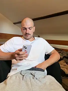 Snapshot of Greyoff chatting on 4, 6, 2026 Greyoff online show from 4, 6, 2026
