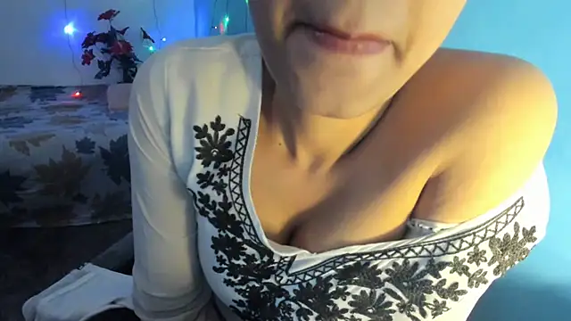 Snapshot of aarjulove chatting on 4, 11, 2025 aarjulove online show from 4, 11, 2025