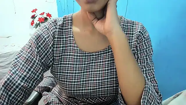 Snapshot of aarjulove chatting on 24, 11, 2025 aarjulove online show from 24, 11, 2025