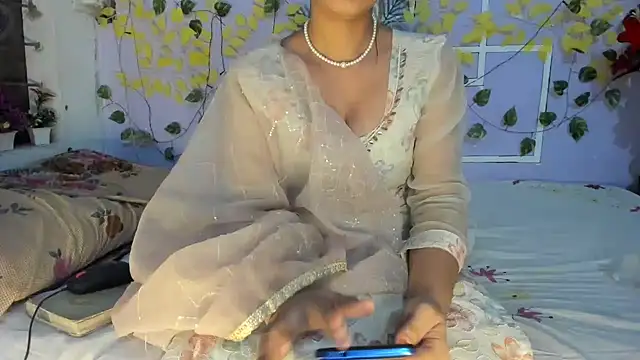 Snapshot of aarjulove chatting on 29, 4, 2026 aarjulove online show from 29, 4, 2026