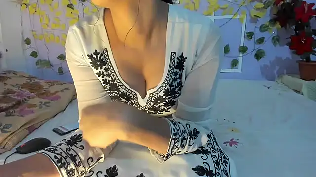 Snapshot of aarjulove chatting on 5, 5, 2026 aarjulove online show from 5, 5, 2026