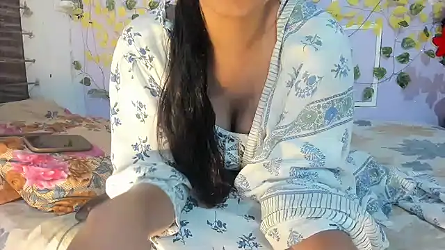 Snapshot of aarjulove chatting on 25, 4, 2026 aarjulove online show from 25, 4, 2026