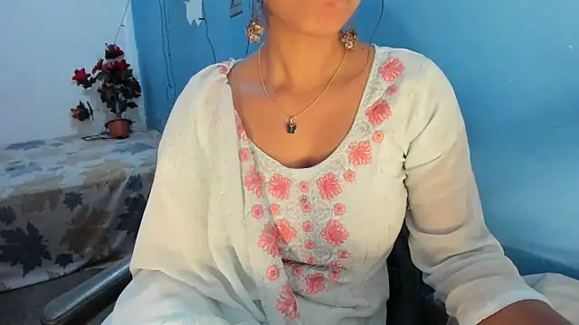 aarjulove online show from 11, 4, 2026