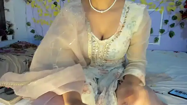 Snapshot of aarjulove chatting on 29, 4, 2026 aarjulove online show from 29, 4, 2026