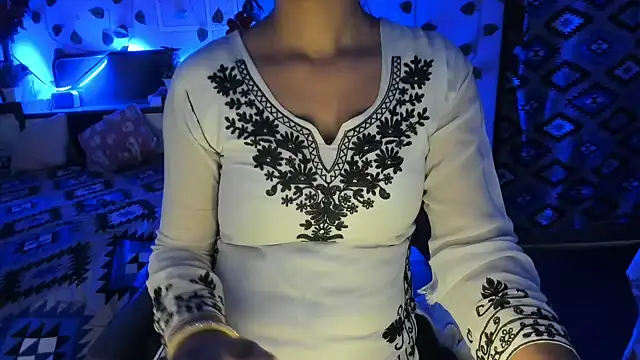Snapshot of aarjulove chatting on 23, 7, 2026 aarjulove online show from 23, 7, 2026