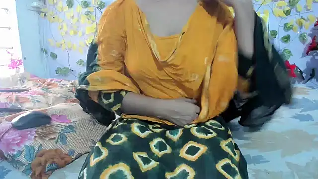 Snapshot of aarjulove chatting on 23, 4, 2026 aarjulove online show from 23, 4, 2026