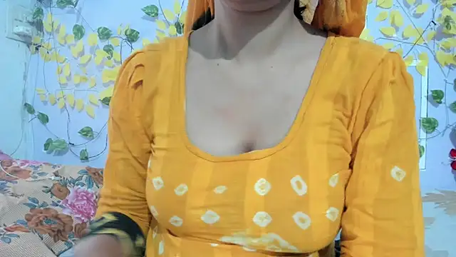 Snapshot of aarjulove chatting on 23, 4, 2026 aarjulove online show from 23, 4, 2026