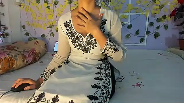 Snapshot of aarjulove chatting on 6, 5, 2026 aarjulove online show from 6, 5, 2026