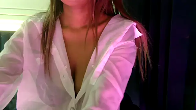 Snapshot of chhui_mui chatting on 2, 5, 2026 chhui mui online show from 2, 5, 2026
