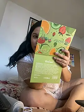 Snapshot of Leslydeleon23 chatting on 10, 2, 2025 Leslydeleon23 online show from 10, 2, 2025