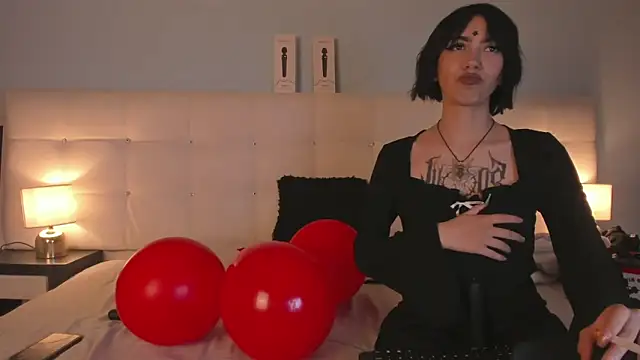 Snapshot of Zowi_Hottiee chatting on 13, 2, 2025 Zowi Hottiee online show from 13, 2, 2025