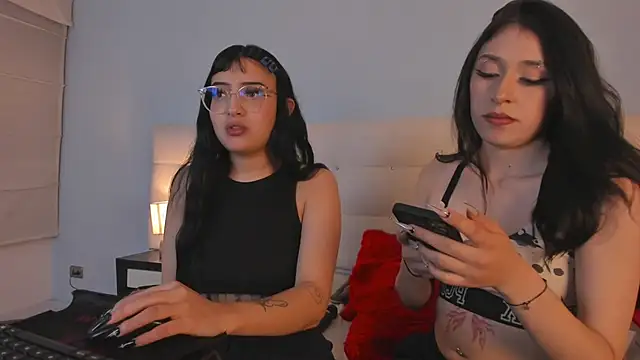 Snapshot of Zowi_Hottiee chatting on 31, 12, 2024 Zowi Hottiee online show from 31, 12, 2024