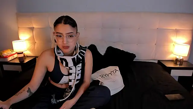 Snapshot of Zowi_Hottiee chatting on 22, 1, 2025 Zowi Hottiee online show from 22, 1, 2025