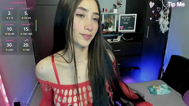 Snapshot of Emilytafur chatting on 28, 11, 2025 Emilytafur online show from 28, 11, 2025