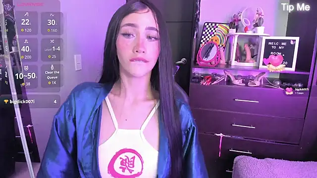 Snapshot of Emilytafur chatting on 10, 10, 2025 Emilytafur online show from 10, 10, 2025