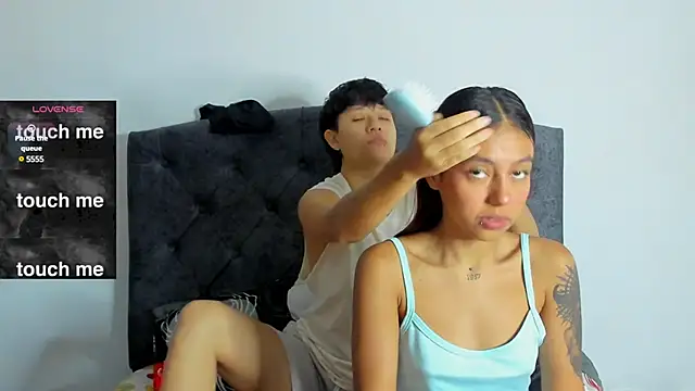 violet casper  online show from 26, 1, 2025