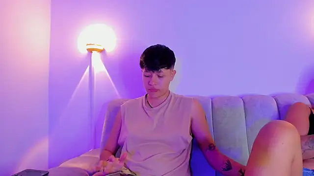 violet casper  online show from 22, 11, 2025