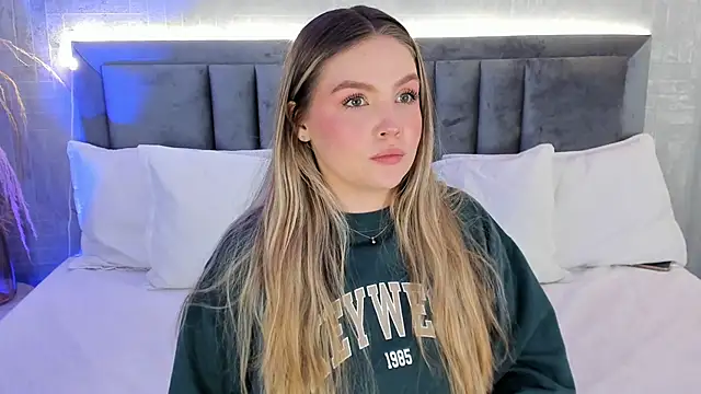 Snapshot of GaiaBaker chatting on 10, 11, 2025 GaiaBaker online show from 10, 11, 2025