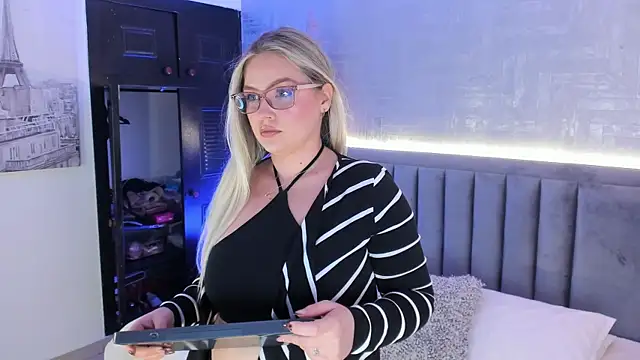 Snapshot of GaiaBaker chatting on 28, 11, 2025 GaiaBaker online show from 28, 11, 2025