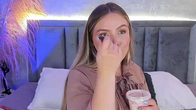 Snapshot of GaiaBaker chatting on 23, 10, 2025 GaiaBaker online show from 23, 10, 2025