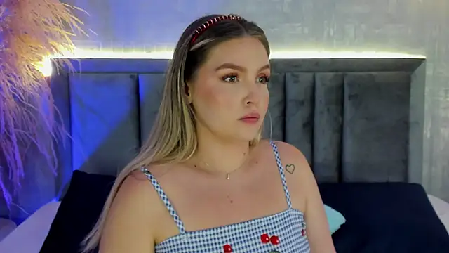 Snapshot of GaiaBaker chatting on 31, 10, 2025 GaiaBaker online show from 31, 10, 2025