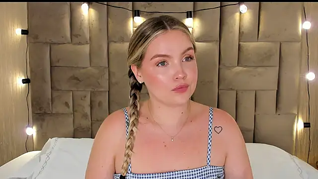 Snapshot of GaiaBaker chatting on 22, 11, 2025 GaiaBaker online show from 22, 11, 2025