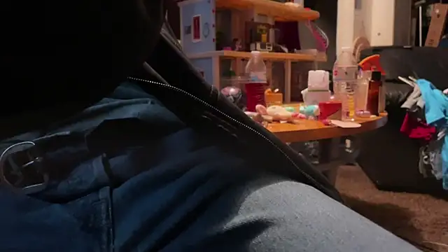 Snapshot of deadpi chatting on 4, 12, 2025 deadpi online show from 4, 12, 2025