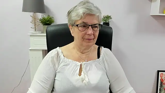 Snapshot of IrisDream chatting on 18, 6, 2026 IrisDream online show from 18, 6, 2026