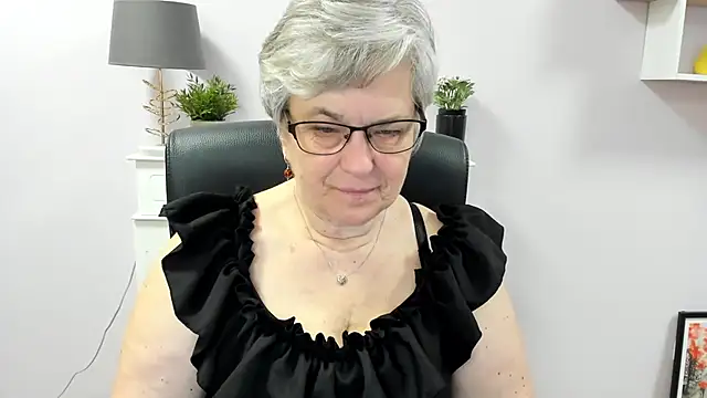Snapshot of IrisDream chatting on 8, 5, 2026 IrisDream online show from 8, 5, 2026