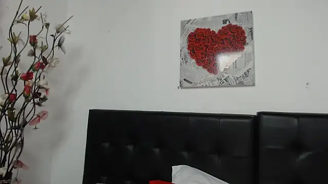 Snapshot of Angelinna_Milf chatting on 16, 1, 2025 Angelinna Milf online show from 16, 1, 2025